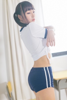 公交车上拨开少妇内裤进入